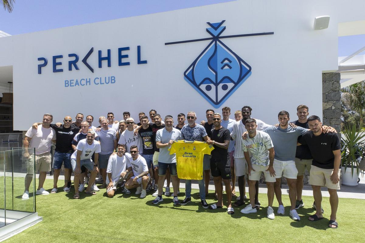 La imagen del plantel de García Pimienta en el Perchel Beach Club de David Silva en El Pajar.