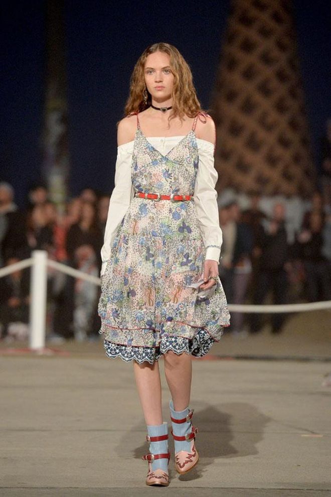 Tommy x Gigi: vestido sobre camisas