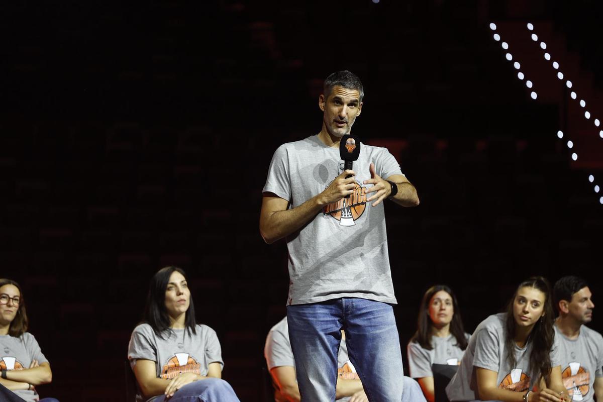 Rubén Burgos en la celebración de la Liga en el Roig Arena