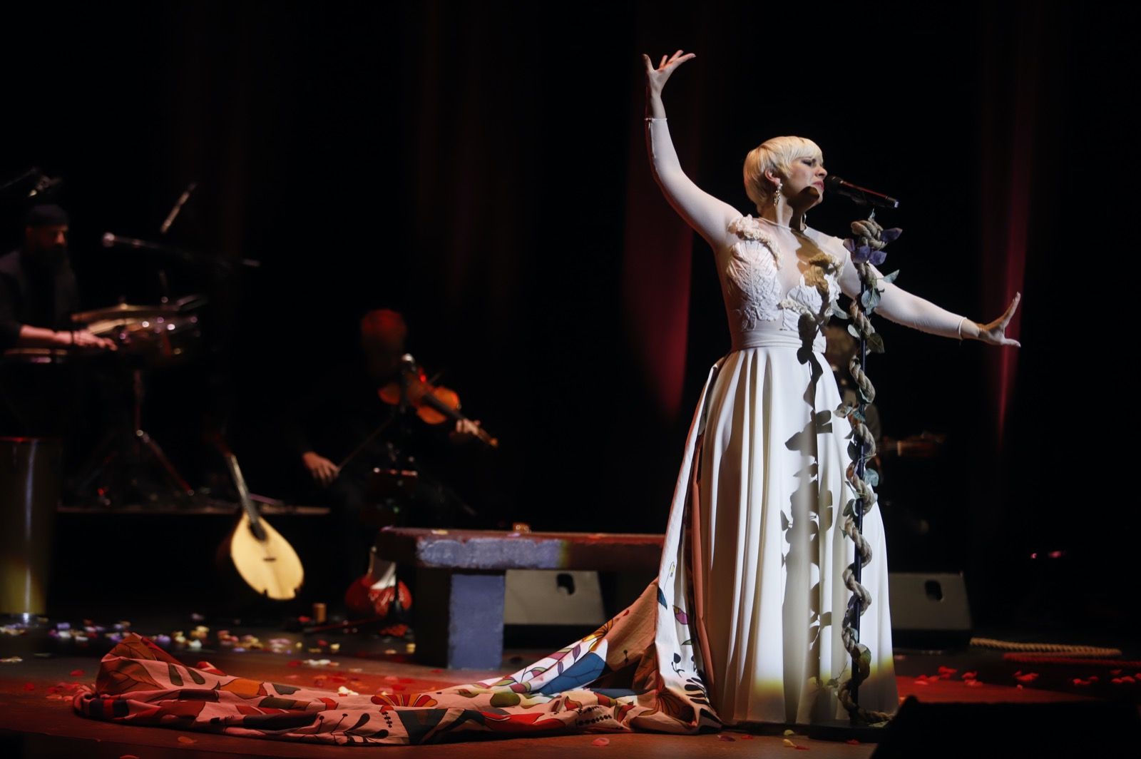 Pasión Vega, durante su actuación en el Gran teatro de Córdoba.