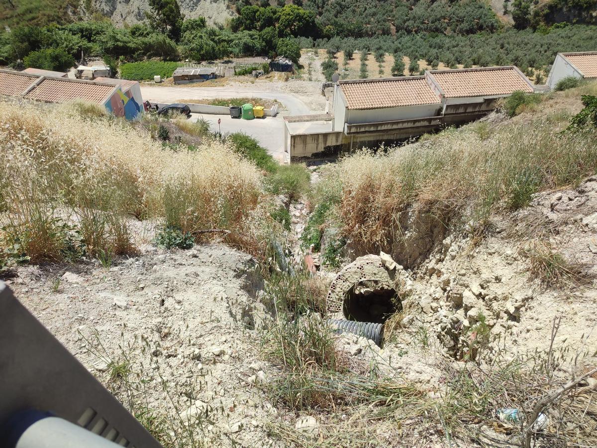 Ladera afectada por el colector de Baena, donde se producían inundaciones y vertidos.