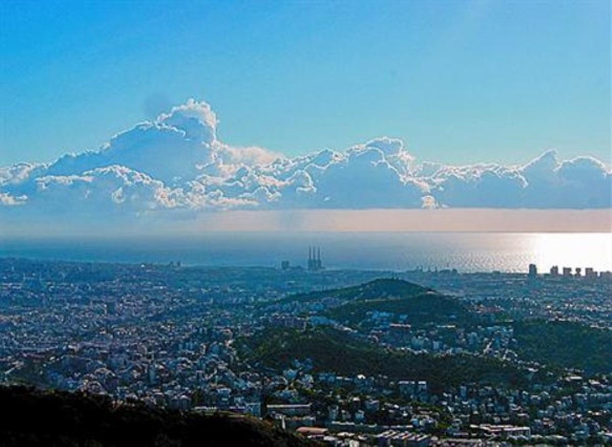 Panoràmica de Barcelona des de l’Observatori Fabra, dimarts. Panoràmica de Barcelona des de l’Observatori Fabra, dimarts.