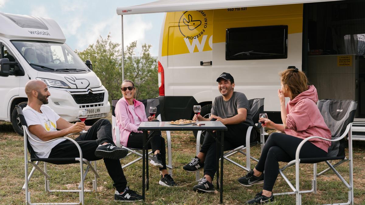 Moverse en autocaravana o camper es una de las opciones más buscadas para ahorrar tiempo y moverse con libertad por carretera.