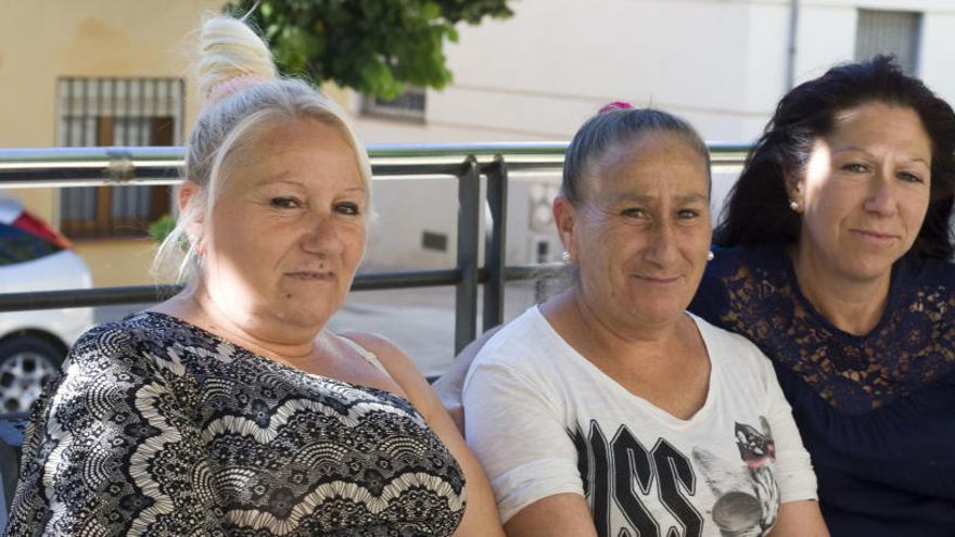 Antonia, Francisca y Encarna, en una fotografía tomada ayer.