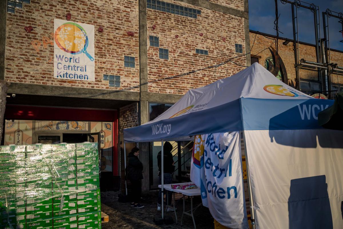 Exterior del refugio en el que se ubican las instalaciones de World Central Kitchen, en la ciudad ucraniana de Lviv.