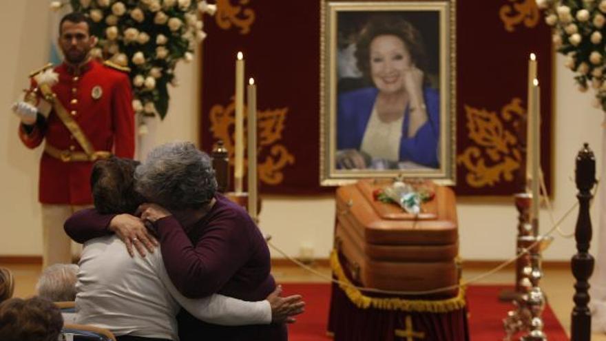 Imagen de la capilla ardiente en el salón de pleno