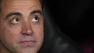 Xavi y Deco se reúnen y luego acuden a la casa de Laporta para debatir el futuro del técnico