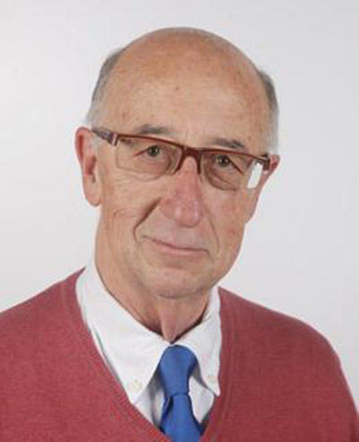 Julio de España deja la política