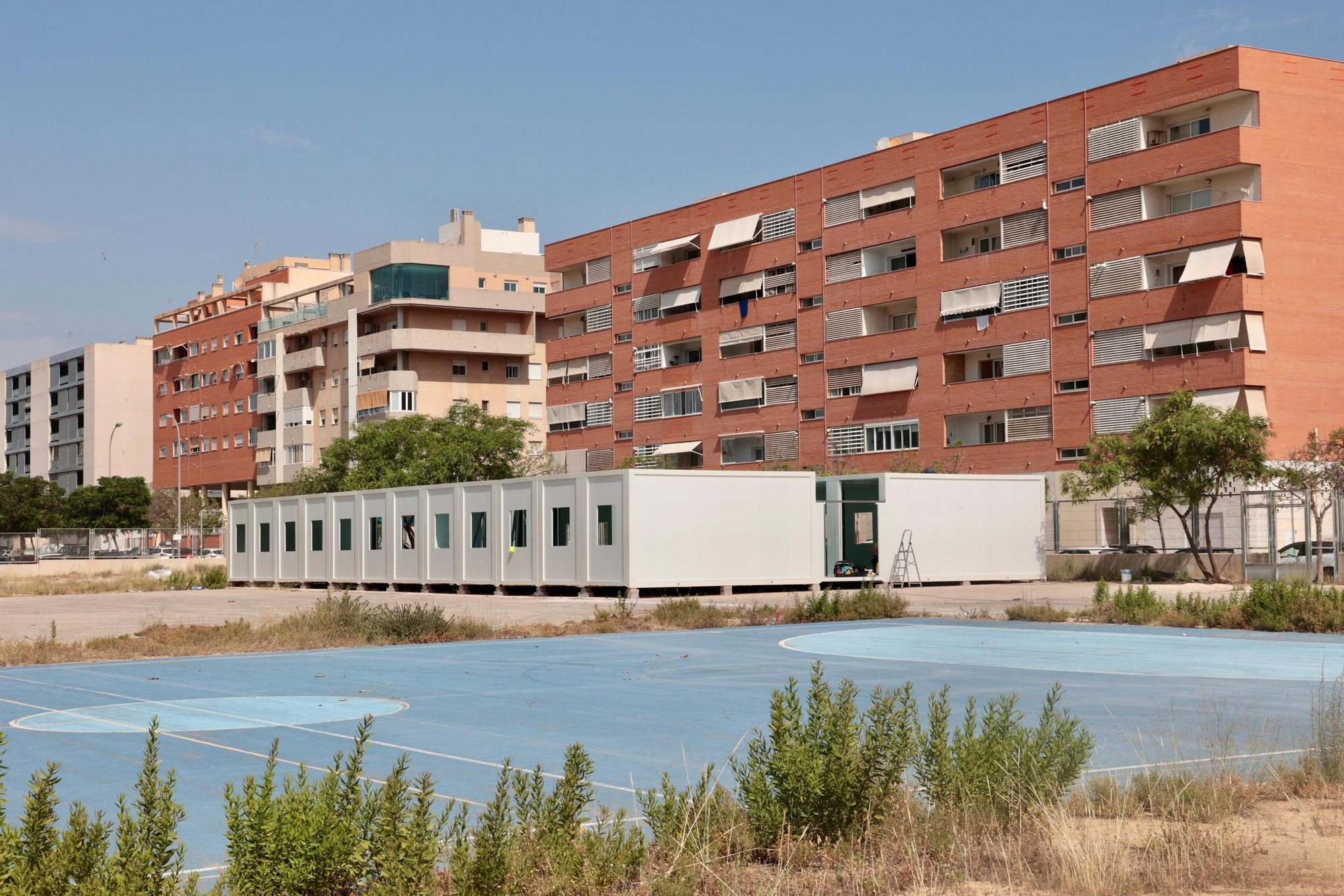 Otro colegio más que nace en barracones en Alicante