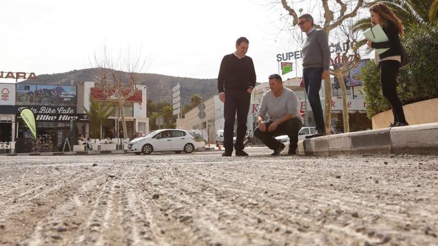 Autoridades, en la visita a las obras