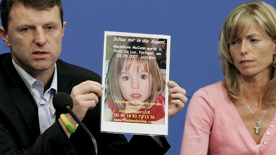 Búsqueda. Gerry y Kate McCann, padres de Madeleine, durante una rueda de prensa en Berlín en 2007.