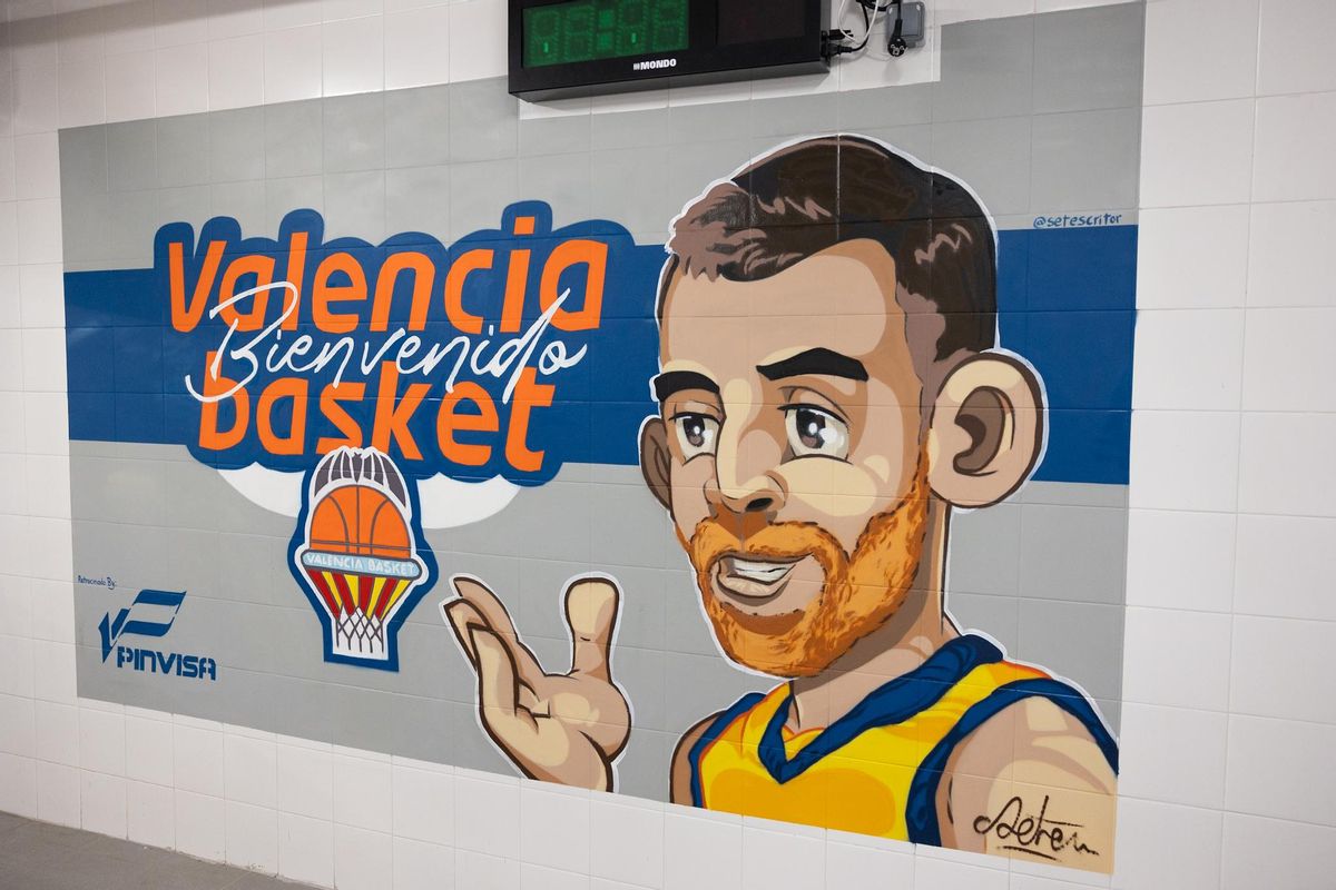 Víctor Claver fue el protagonista del grafiti con el que el Zunder recibió la visita del Valencia.