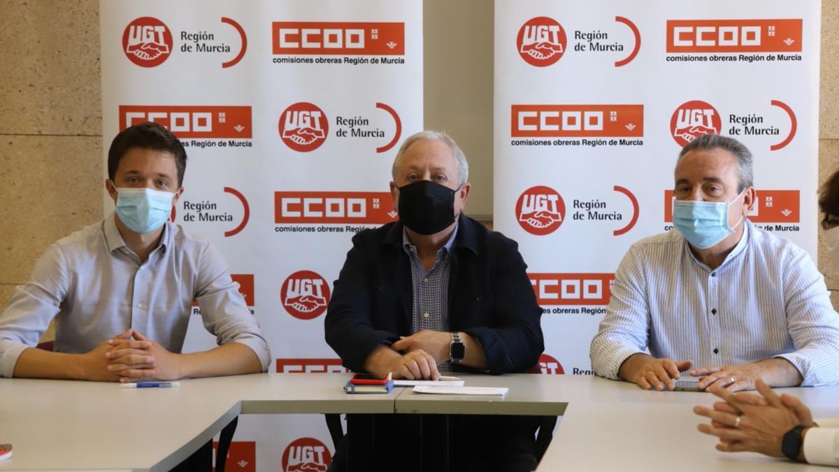 Errejón se ha reunido con los secretarios generales de CCOO y UGT en la Región de Murcia, Santiago Navarro y Antonio Jiménez, respectivamente.