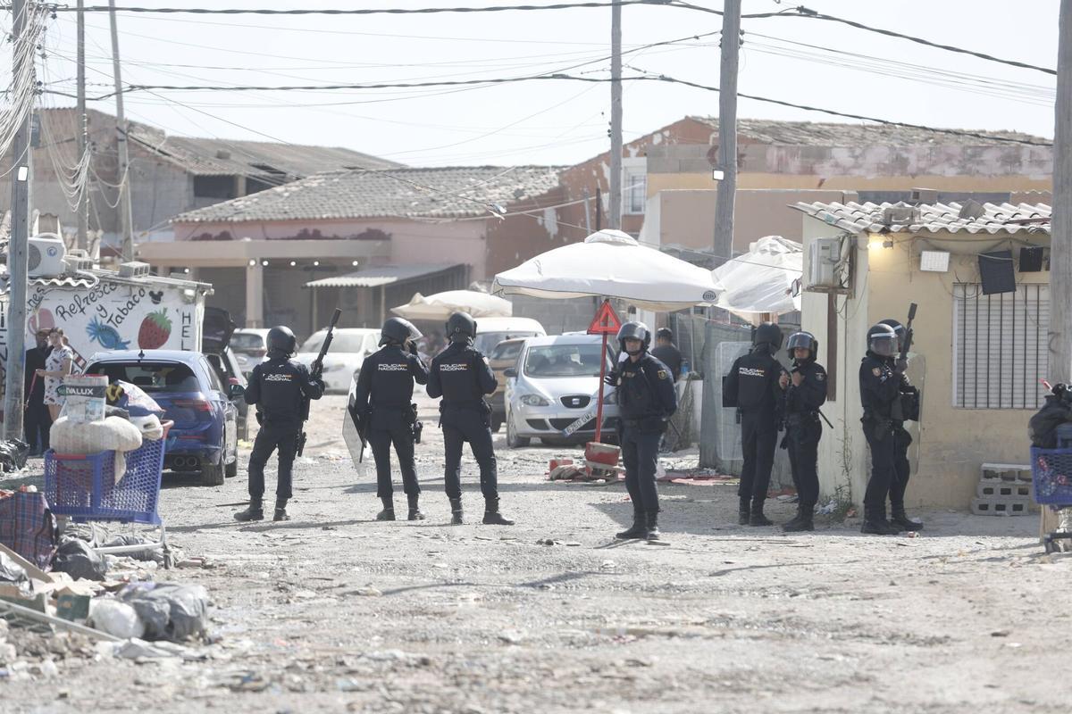 Operación policial en Son Banya contra el tráfico de drogas y la construcción ilegal de casetas