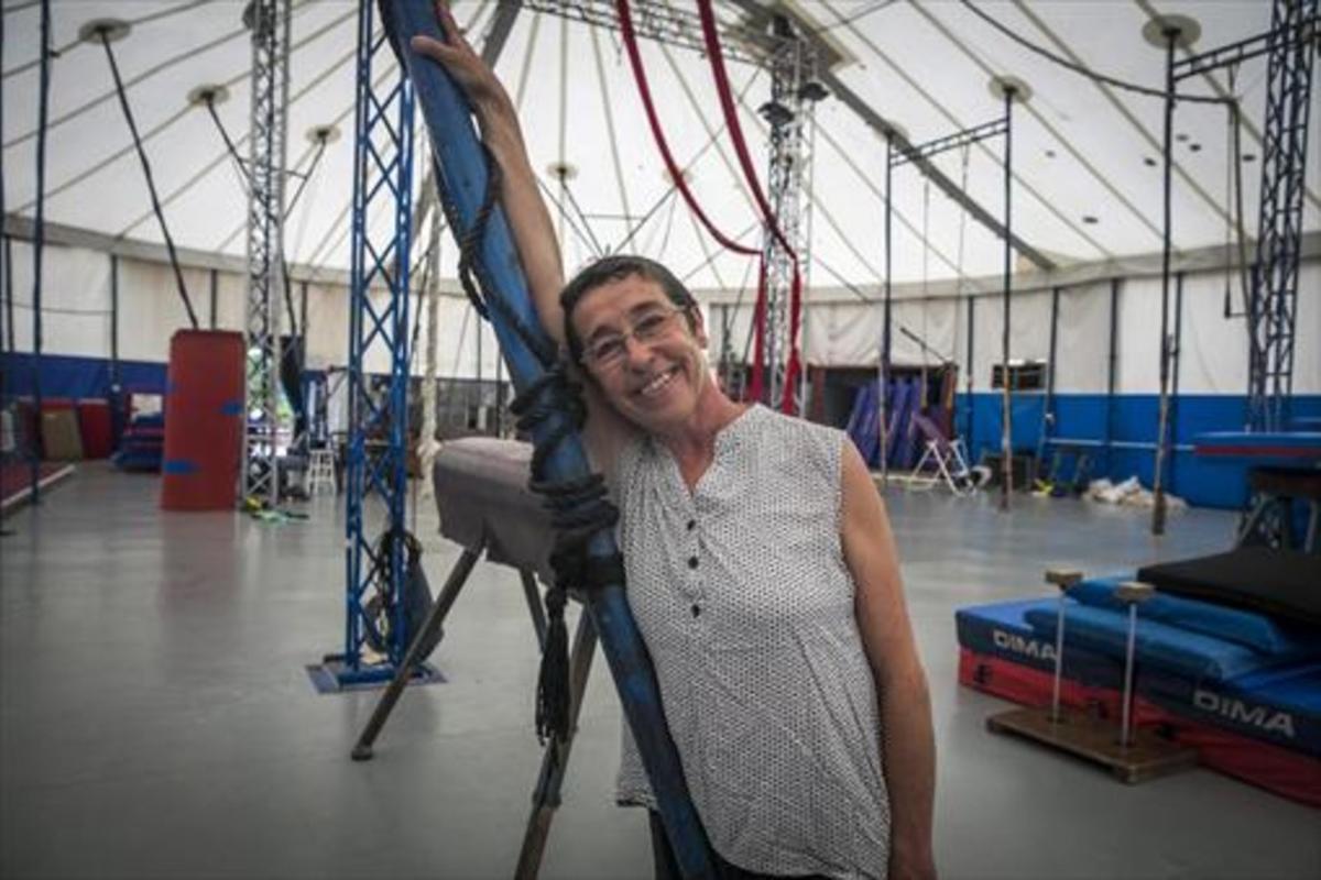 La pedagoga, coreògrafa i ballarina Anne Morin, sota la carpa de l’Escola de Circ Rogelio Rivel, a les Roquetes.