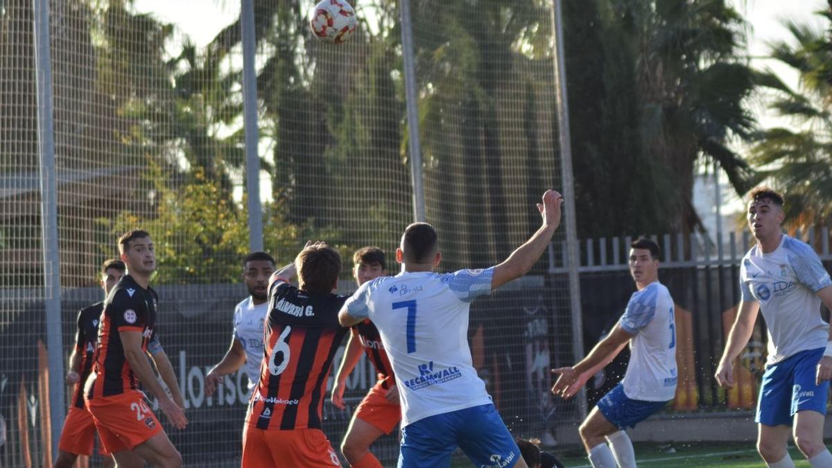 El Vall de Uxó arrancó un buen punto de su visita al campo del Patacona.