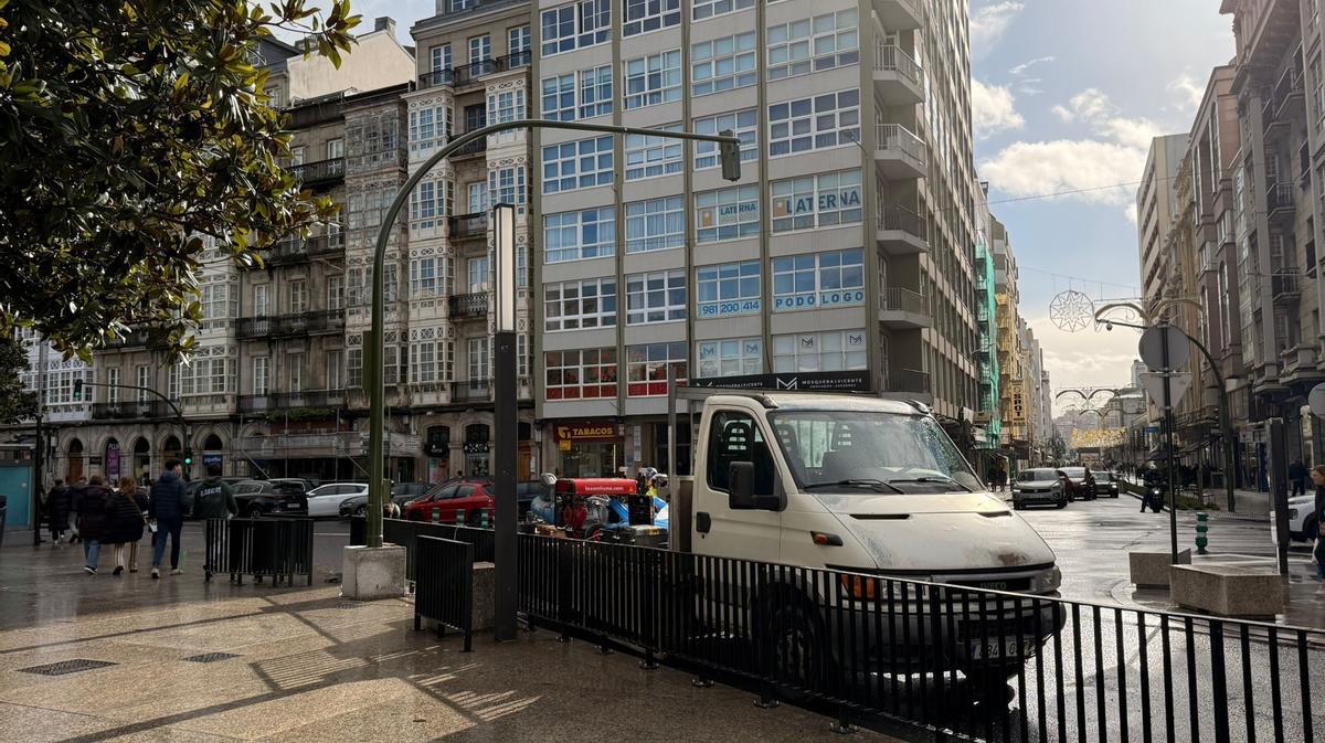 Un operario trabaja en la zona