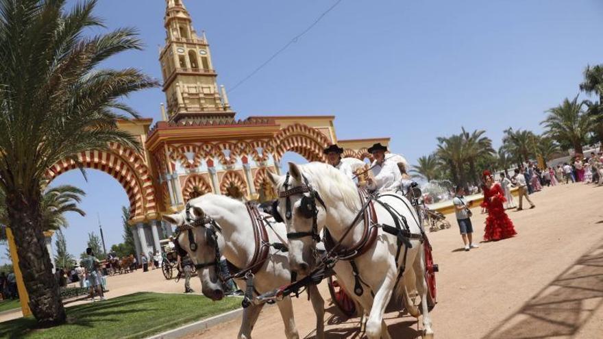 El Arenal vive el sábado de Feria de Córdoba con la elegancia de los carruajes de tradición
