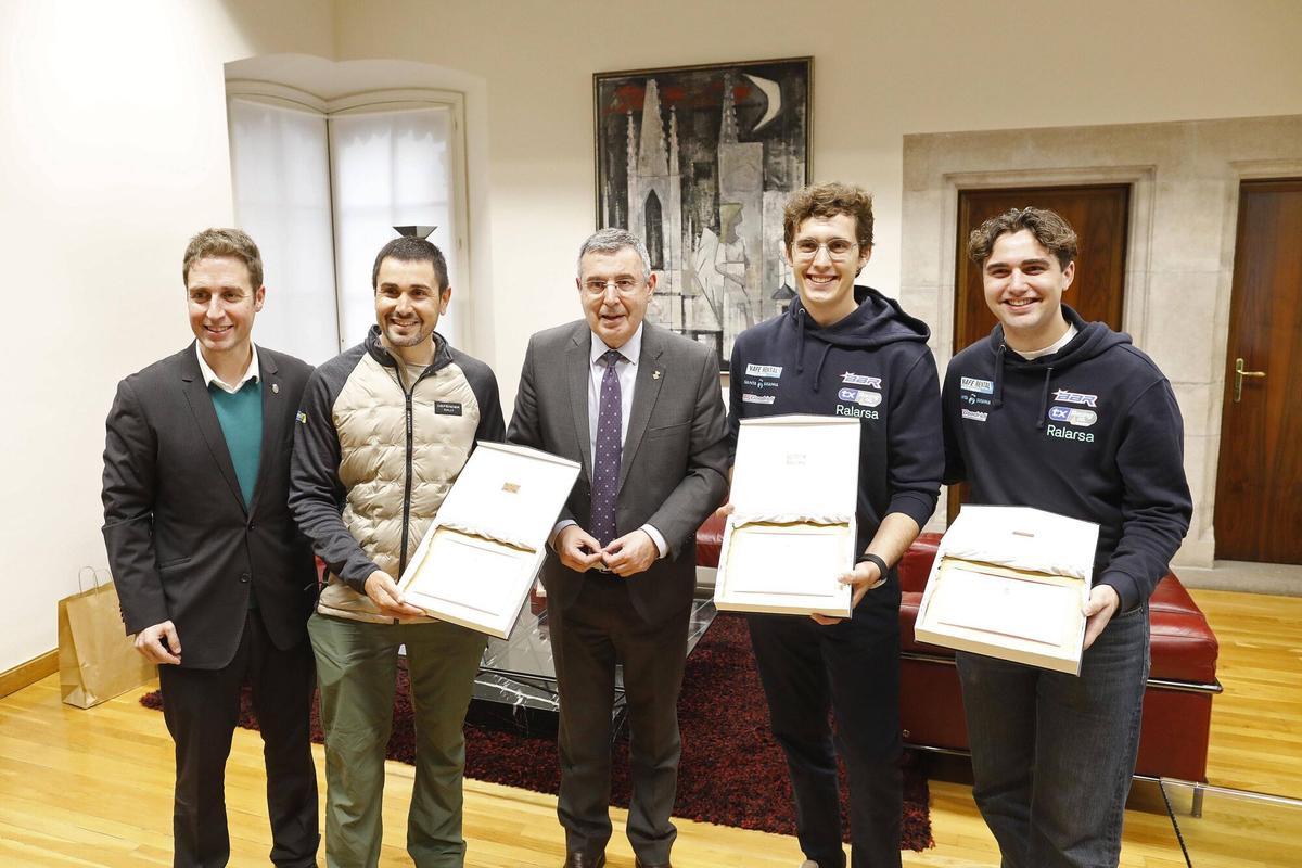 Girona. Diputacio. Miquel Noguer (president Diputacio) fa la rebuda institucional a Pau Navarro i Jan Rosa, guanyadors del Dakar en challenger; i Oriol Vidal, guanyador en stock
