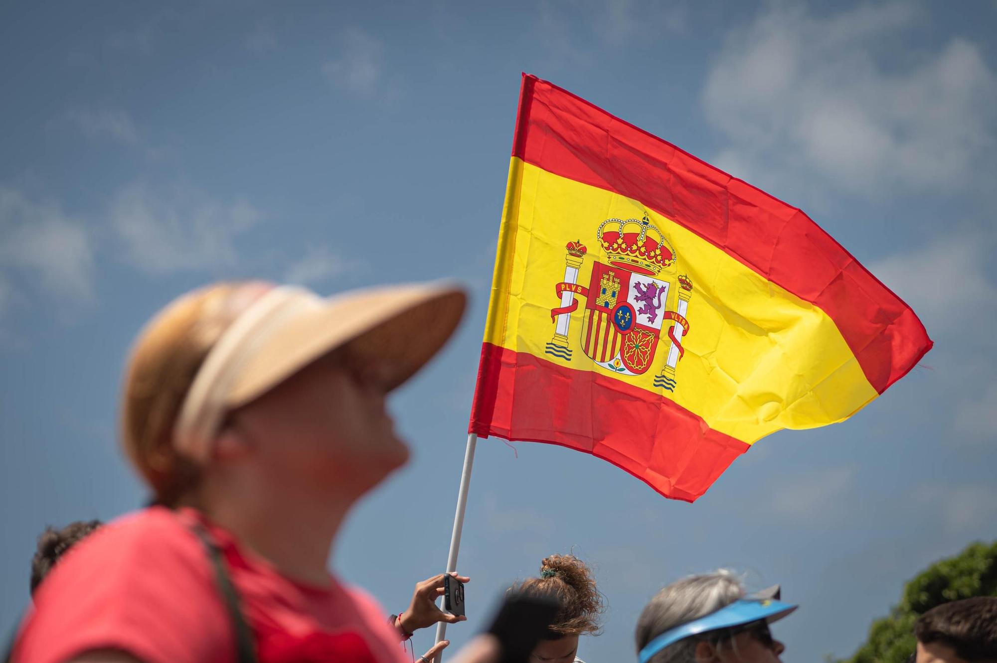 Las mejores imágenes del desfile militar de las Fuerzas Armadas en Tenerife con la presencia de Sus Majestades los Reyes