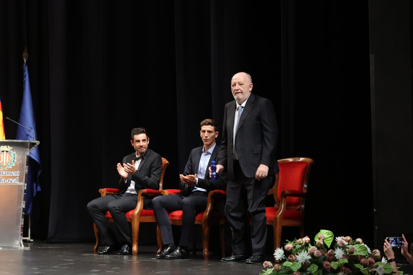 Llaneza, Pau y Sebastián Mora reciben la Medalla de Oro de Vila-real