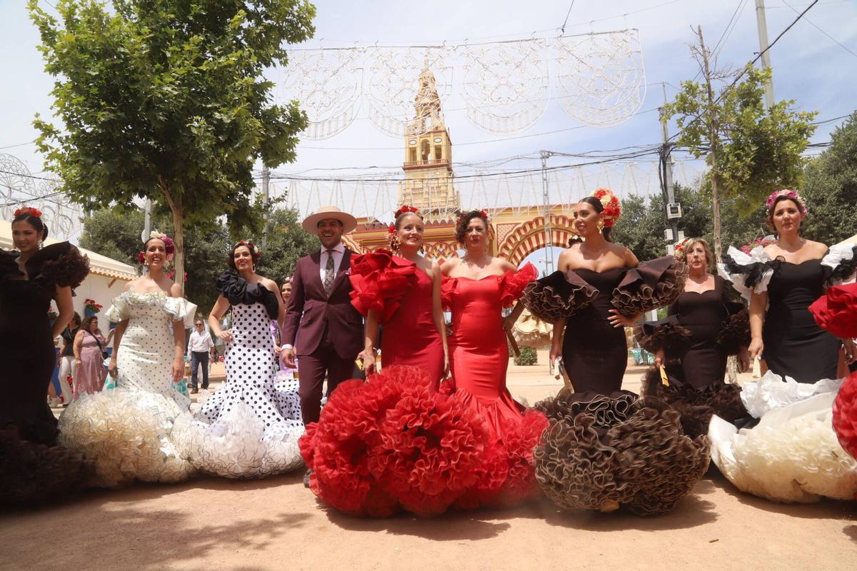 El ambiente familiar gana protagonismo en el recinto ferial pese al calor de la jornada