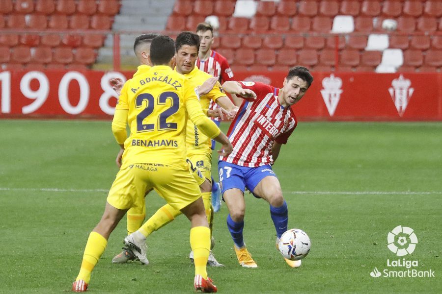 Partido de la Liga Smartbank entre el Sporting y el Málaga CF