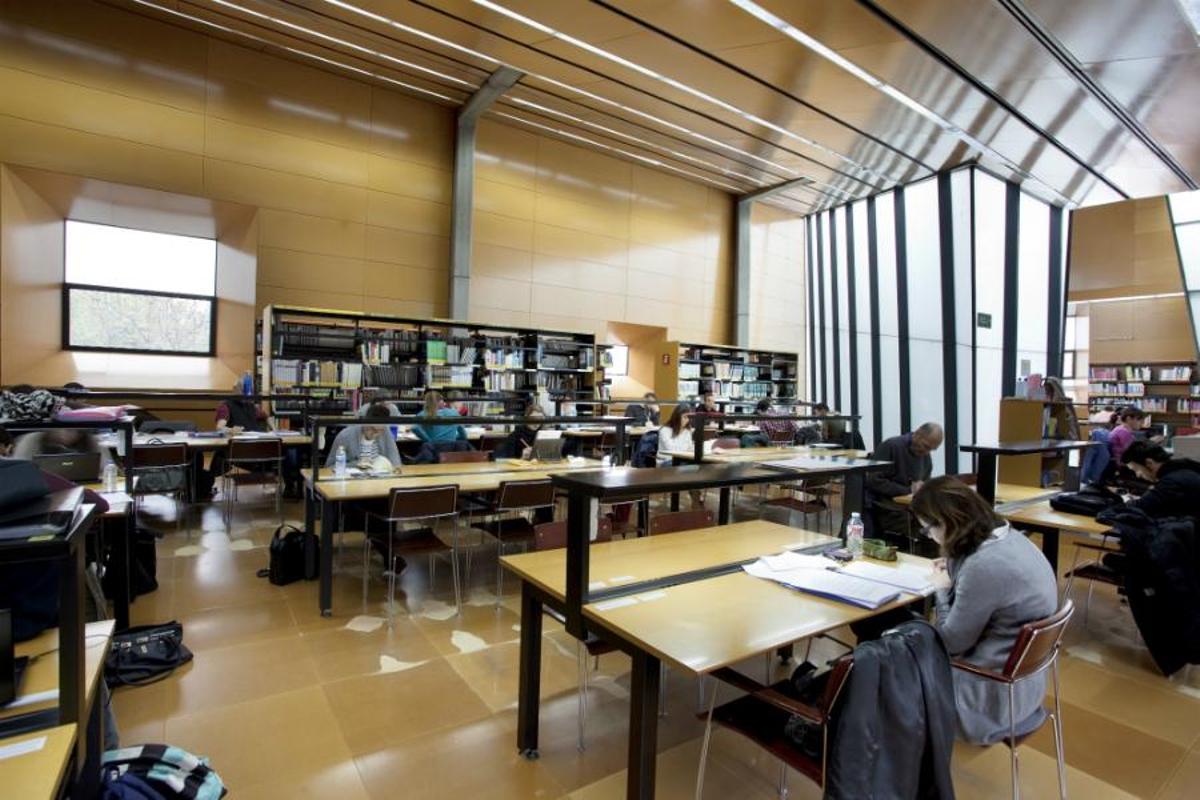 La biblioteca pública Rafael Alberti, en Fuencarral-El Pardo, permanecerá abierta las 24 horas del día como parte de esta medida extraordinaria