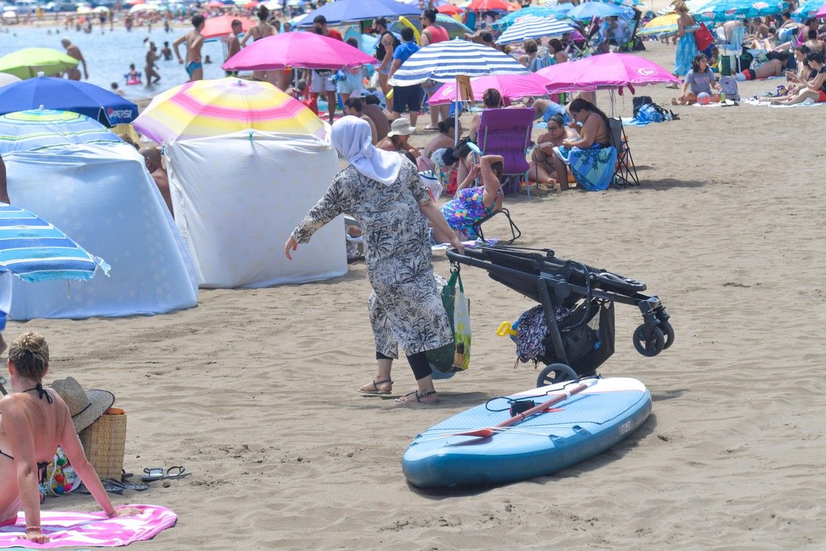 Un sábado de playa en Las Alcaravaneras (21/08/21)