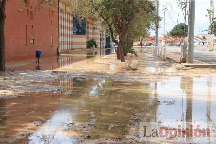 Limpian Los Alcázares tras las fuertes lluvias de los últimos días