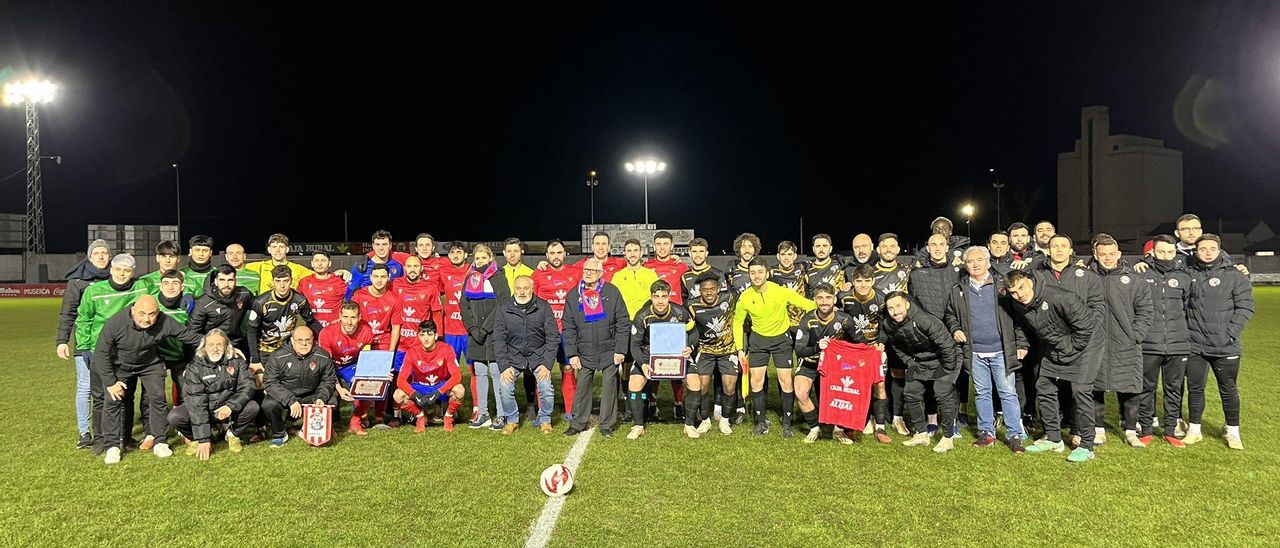 FOTO DE FAMILIA DEL CD BENAVENTE  -  ZAMORA CF