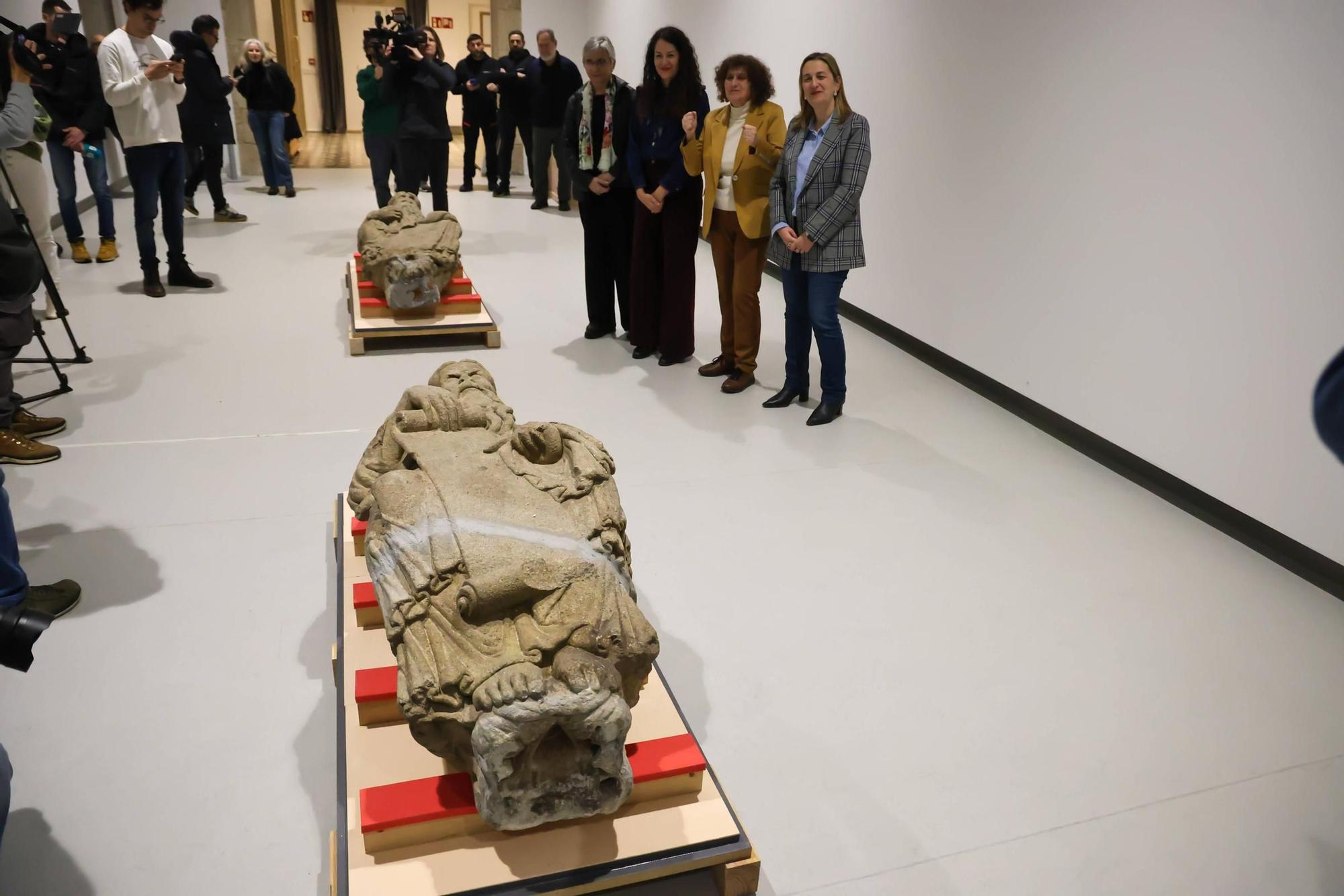 As estatuas do Pórtico da Gloria volven ao pobo