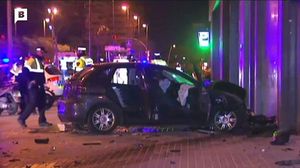Xoc entre un taxi i un cotxe ocupat per lladres a la cantonada dels carrers Bilbao amb Pere IV, al Poblenou.