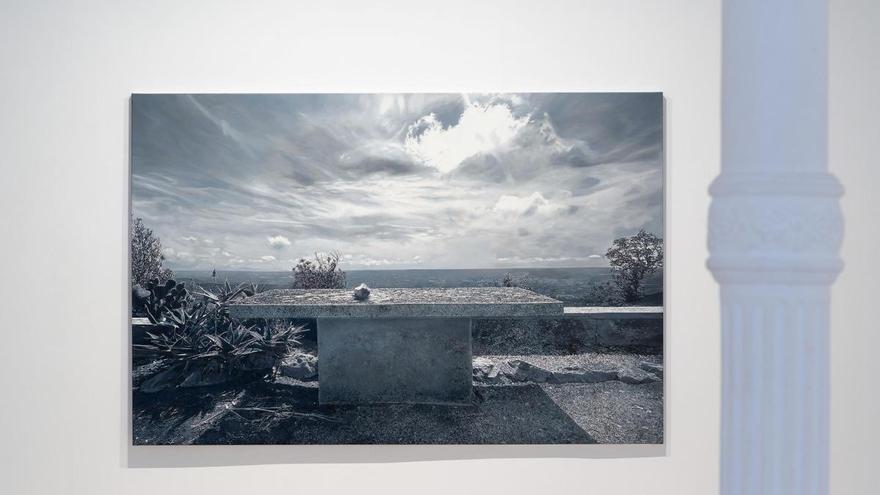 Apfel, Space Shuttle, Farbfelder: Christoph Steinmeyer zeigt rätselhafte Bildwelten bei Pelaires in Palma