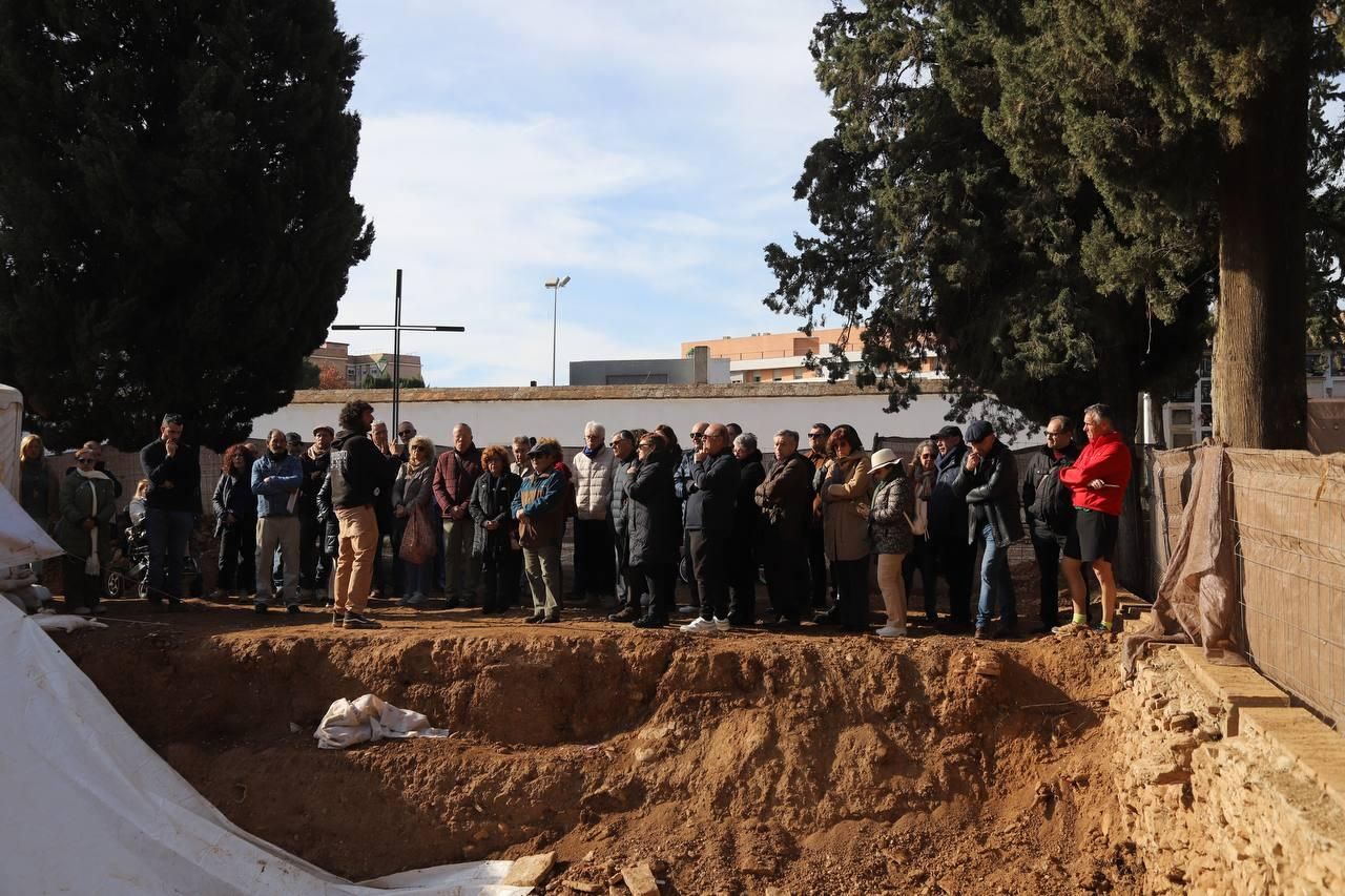Acto en memoria de las víctimas del franquismo en el cementerio de la Salud