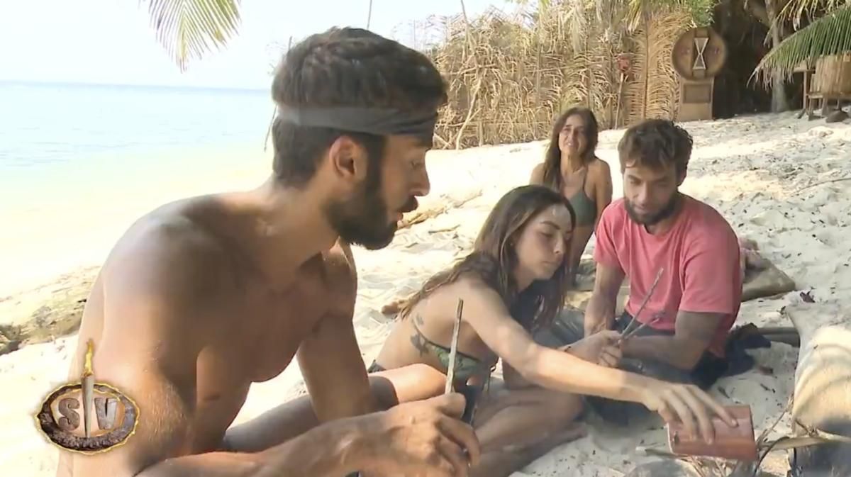 Anita y Montoya junto a Borja y Carmen en Playa Furia
