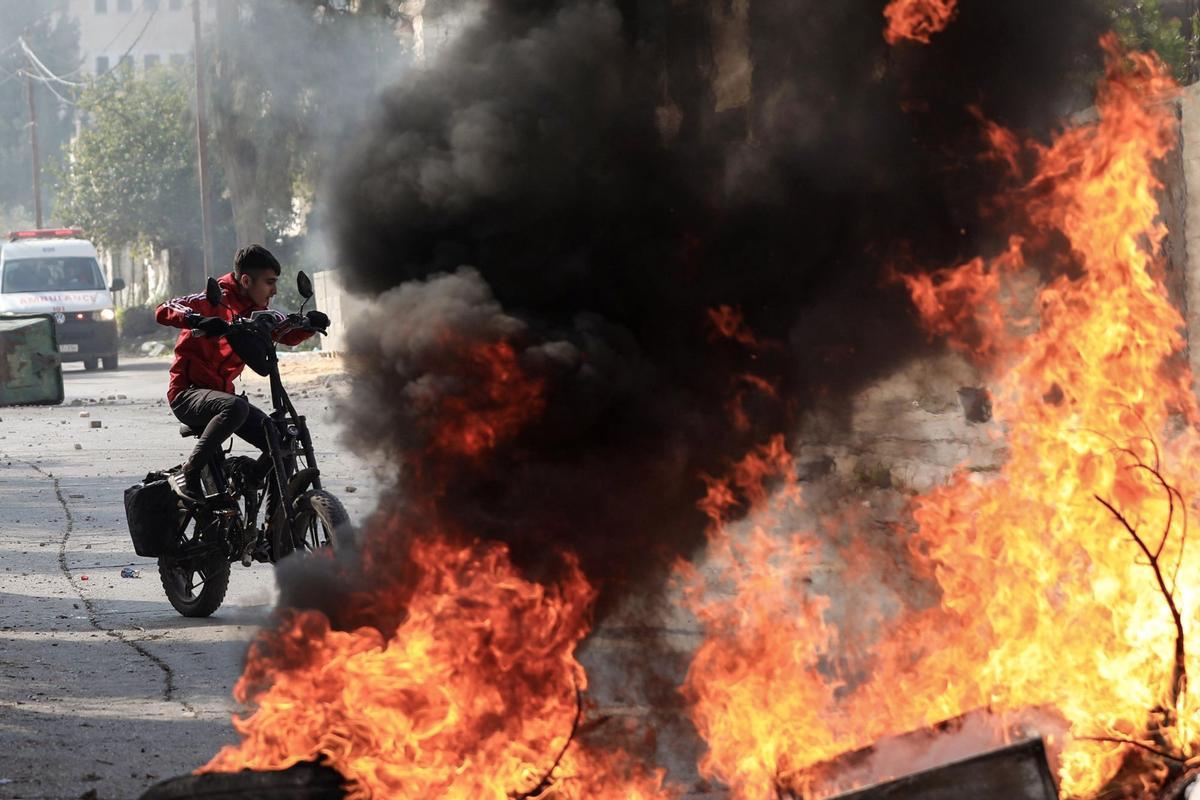 Palestina llora una de sus mañanas más trágicas en los últimos años. Al menos nueve personas han sido asesinadas por el Ejército israelí en Yenín, al norte de la Cisjordania ocupada.