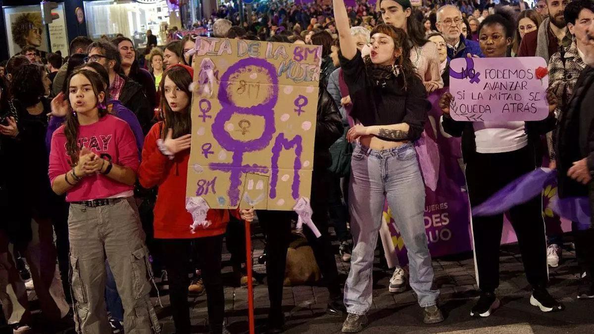 Manifestantes en el 8M de Murcia.