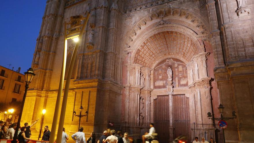 Palma probt neue Beleuchtung für die Kathedrale