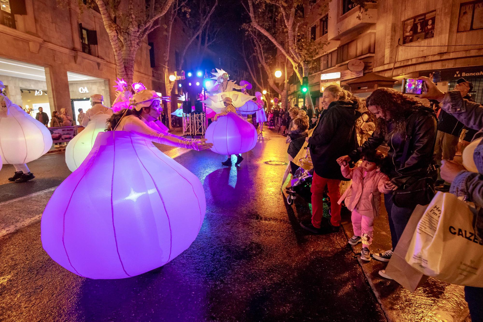 La lluvia frustra los espectáculos de luces de Navidad en Palma