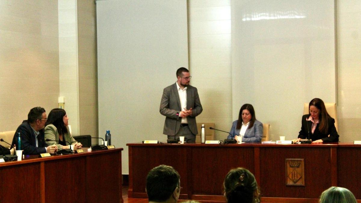 Toma de posesión del nuevo alcalde de Alcanar (Montsià), Marc Chavalera.