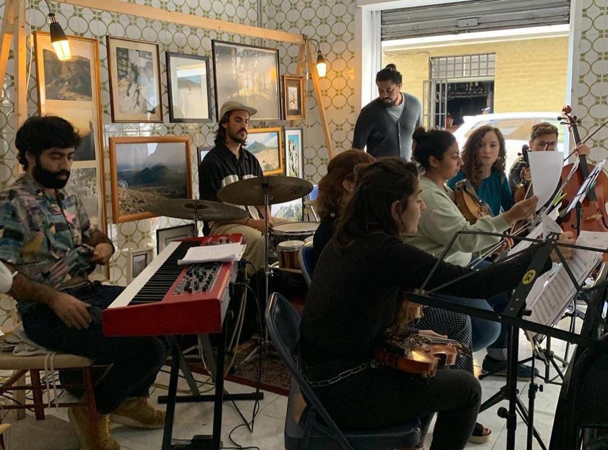 Detalle del Nelson Saavedra Ensamble durante un ensayo.