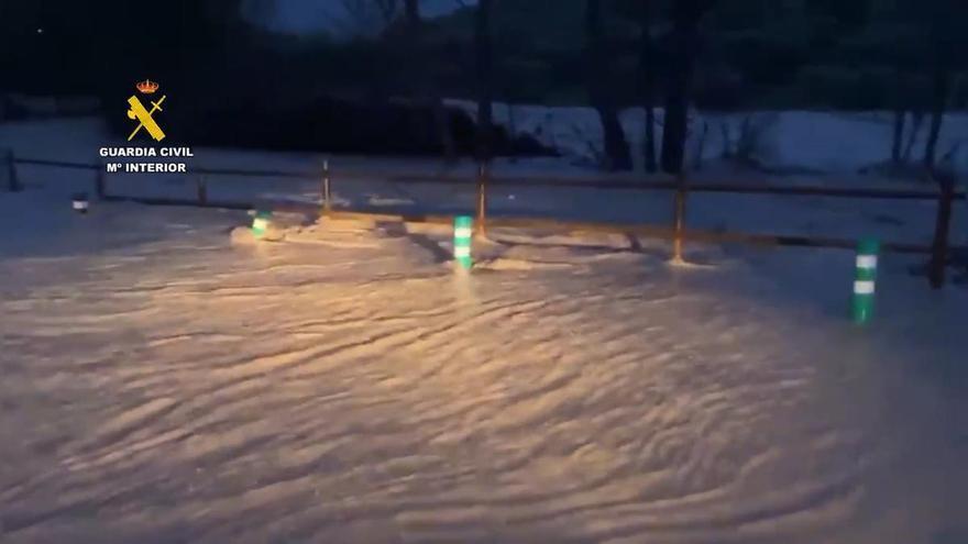 Por la borrasca Leonardo, se desborda el Guadalhorce y cortan la MA-224 en Villanueva del Rosario (Málaga)