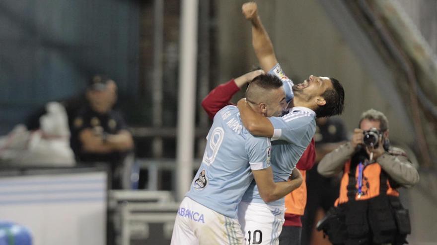 Aspas y Nolito celebran un gol en 2015 // J. Lores