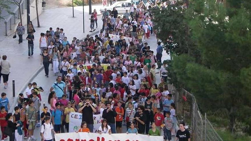 Los escolares celebran el Correllengua y reivindican el uso del valenciano