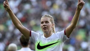 Ada Hegerberg rompe el techo de cristal del fútbol femenino.