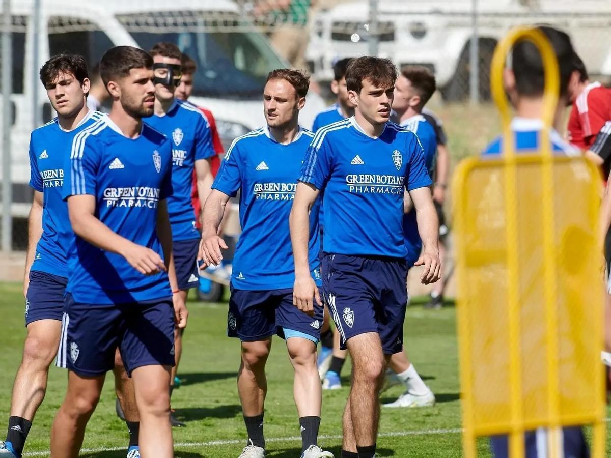 Isaiah Navarro en un entrenamiento con el primer equipo del Real Zaragoza.