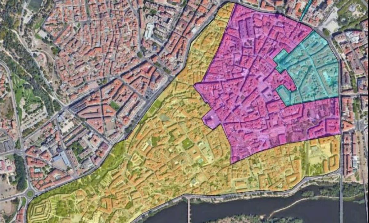 Mapa de la ciudad con las Zonas de Bajas Emisiones. En azul verdoso la que primero se implantará, en rosa la segunda y en amarillo la tercera. | CEDIDA