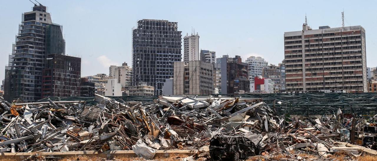 El puerto de Beirut un año después de la explosión.