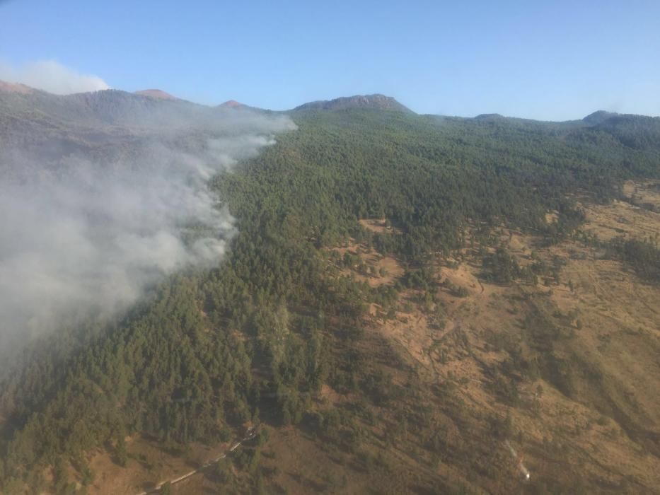 Incendio forestal en la zona de Montaña de Jedey, en La Palma